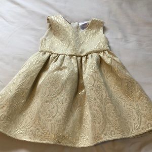 2T sleeveless special occasion dress. Gold